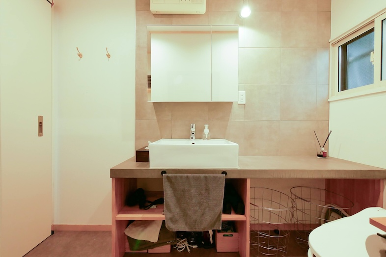 846apartment / 1F｜ミニマルモダンな洗面台