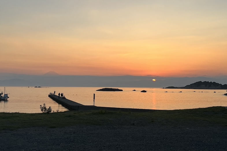 Beachside base KURUW︎A｜海岸の夕景