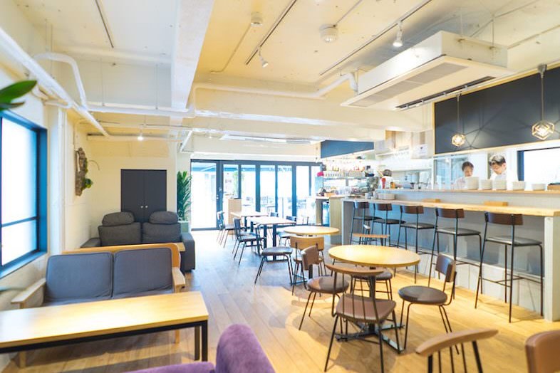 GOBLIN.渋谷BLDG店 -CAFE-｜自然光がふんだんに入る明るい空間