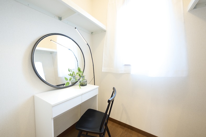 LIM.HOUSE｜【2階】メイク直しや着替え、控室に利用できるメイクスペース ※2階利用の場合は要事前相談