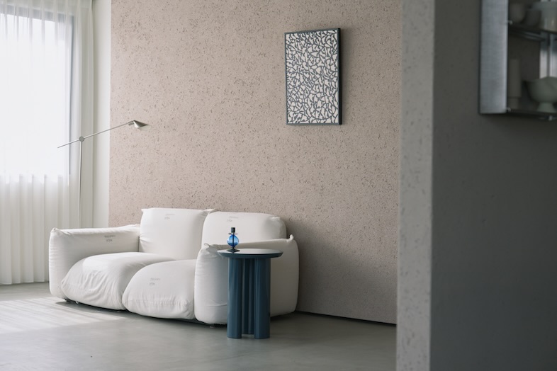 swamp gallery 神楽坂｜ソファとスチールサイドテーブル