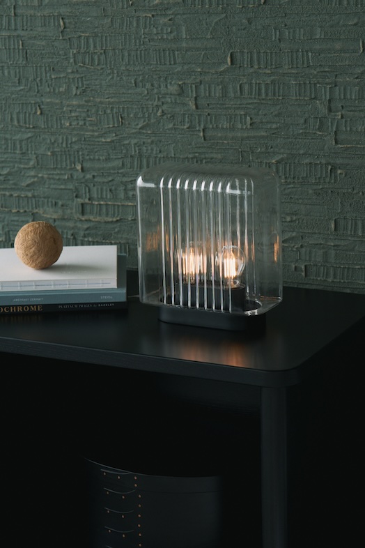 swamp gallery 神楽坂｜ガラス製のキャンドルホルダーと黒サイドボード