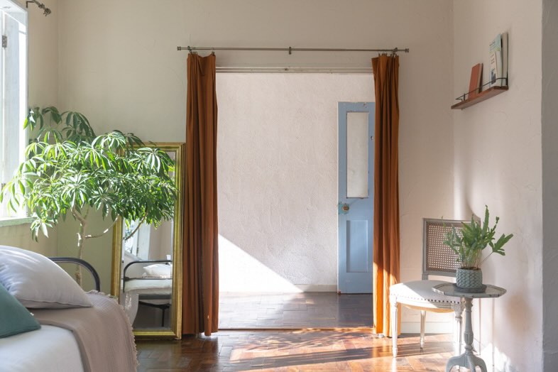 maison de blanc｜二面採光のつくりで自然光が豊富に差し込む空間