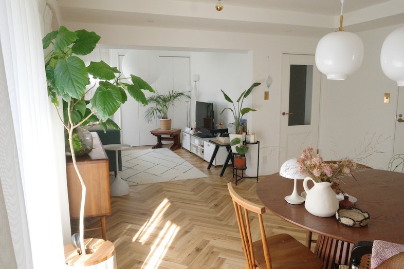 STUDIO DROP｜柔らかな自然光がスタジオ全体を明るく彩ります