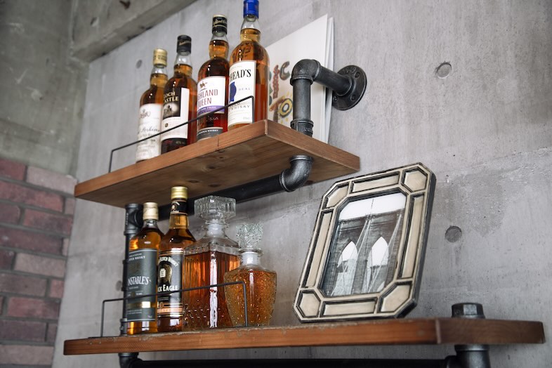 Studio Sweets box ビターキャラメル｜ディテールカットに使えるBarカウンターのボトル棚