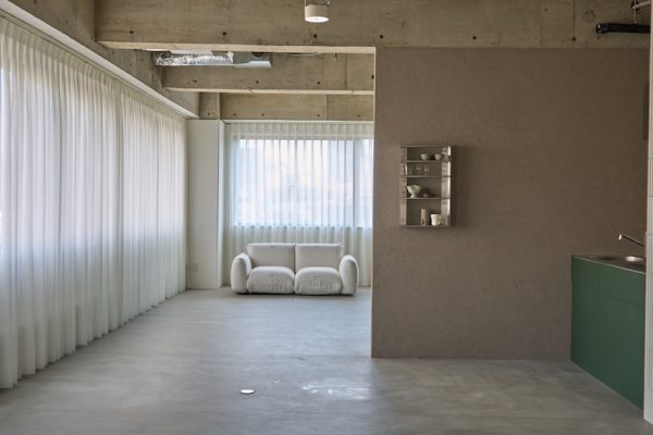 からくり仕立ての可動壁で演出の幅が広がる