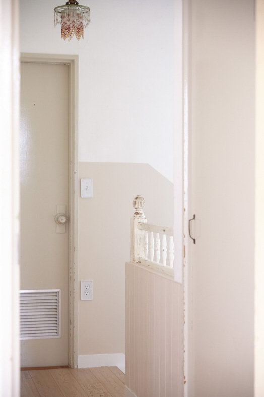 maison de blanc｜2階の階段前のスペース