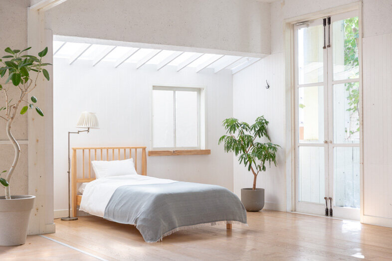 Studio Basil︎｜【Basil】天窓から光が降る個室のベッドはひとり暮らしの朝シーンに最適