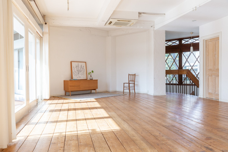 Hiroo house｜【2F】豊富な自然光とナチュラルな雰囲気が魅力のスタジオ