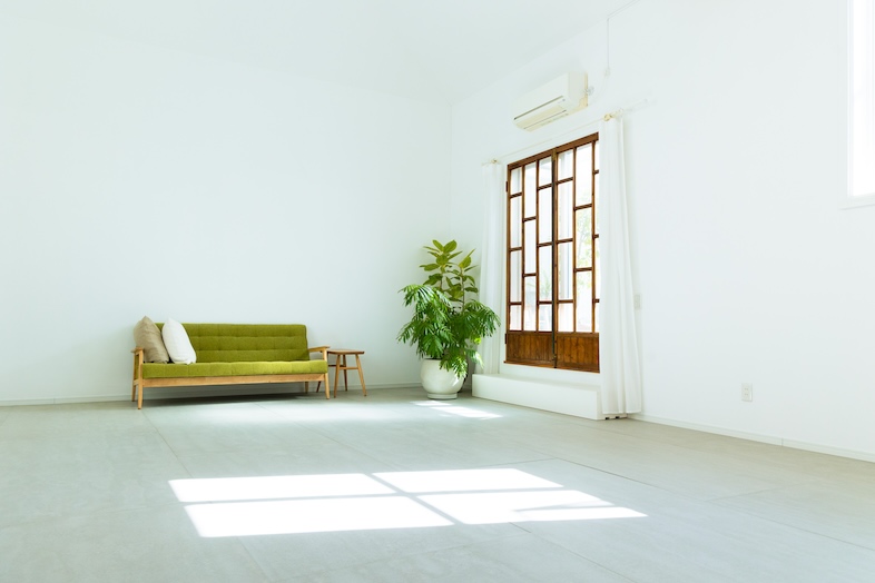 STUDIO BRASS｜白を基調とした使い勝手のいいメインスペース