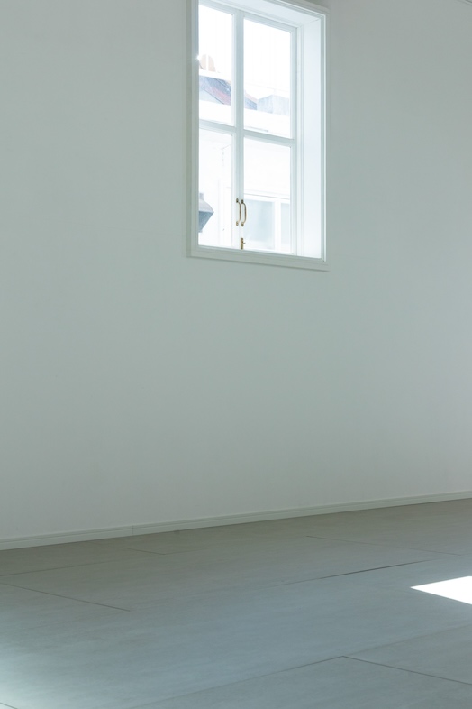 STUDIO BRASS｜白を基調としたシンプルな空間