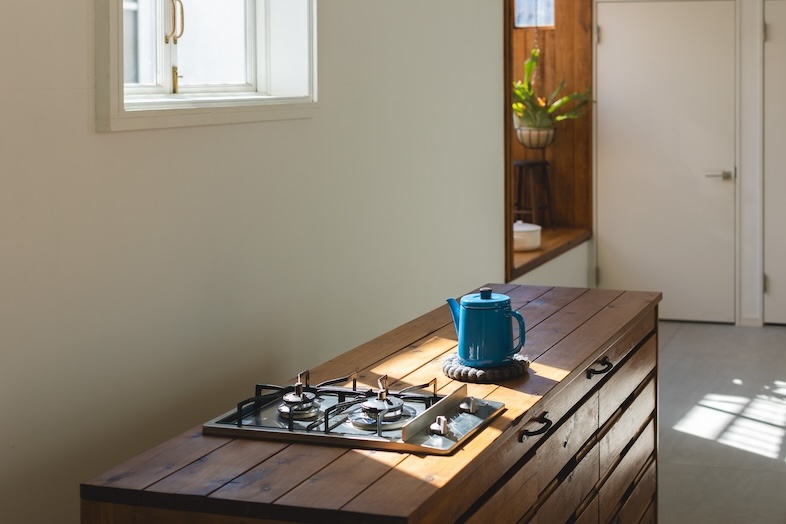 STUDIO BRASS｜ウッドを基調としたキッチンスペース
