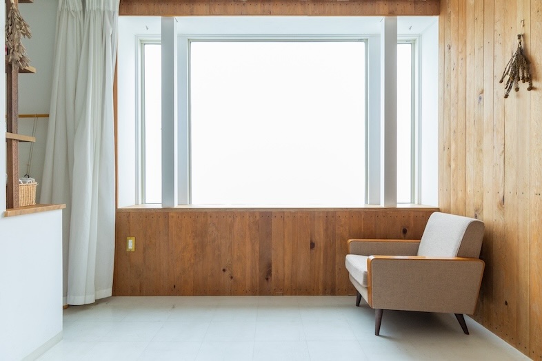 STUDIO BRASS｜ウッド壁の明るい空間