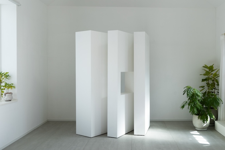 STUDIO BRASS｜可動式の白壁