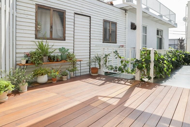 STUDIO BRASS｜ウッドデッキスペース