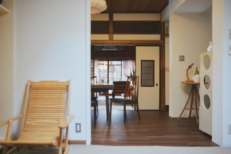 出汁　北千住古民家｜【1階】居室からリビングまでの抜けの構図