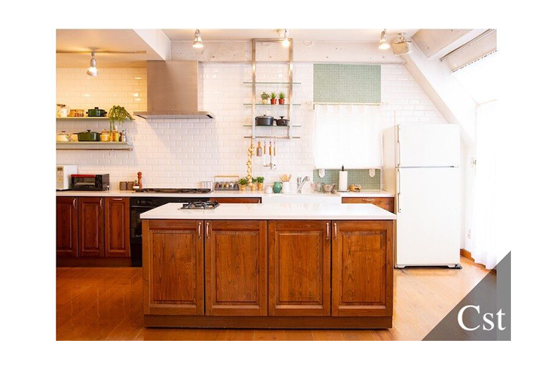 スタジオフィオーレ 初台｜【Cst】ウッドと白を基調としたナチュラルなアイランドキッチン