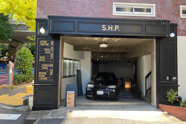 S.H.P. OTOWA FAB STUDIO｜エントランスは車を駐車しての撮影に最適