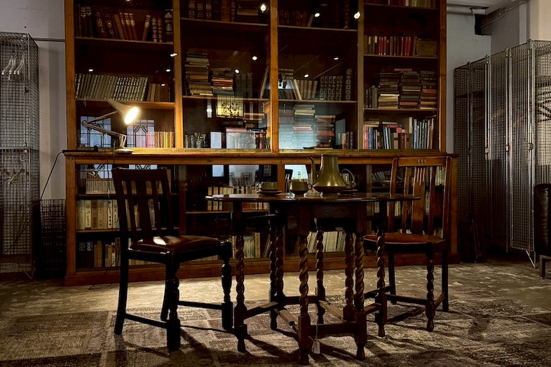 S.H.P. OTOWA FAB STUDIO｜カフェやレストランシーンの撮影にも最適な家具が揃っています