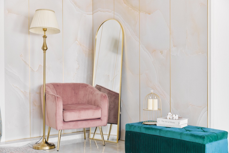 STUDIO ROLAN｜クラシカルな家具や小物を自在にレイアウトできるため、世界観を演出した撮影が可能です