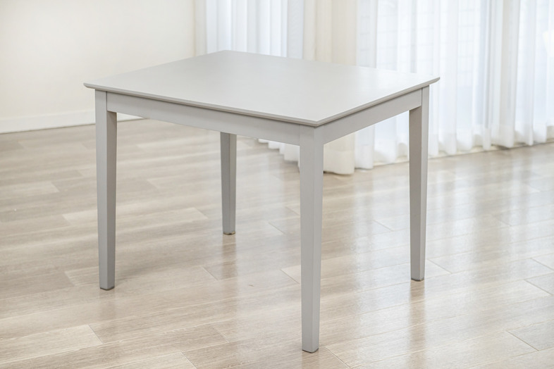 麻布十番906キッチンスタジオ｜グレーのサイドテーブル（900㎜×750㎜×高さ700㎜）