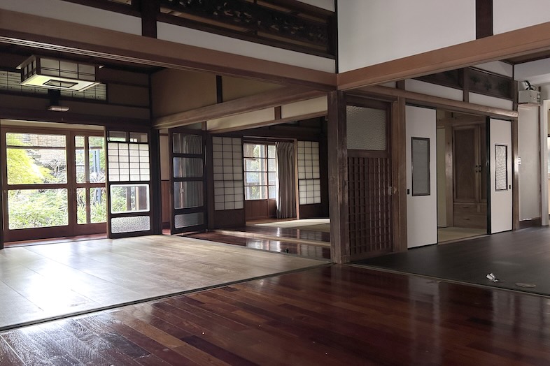 【１階和室で撮影することも可能