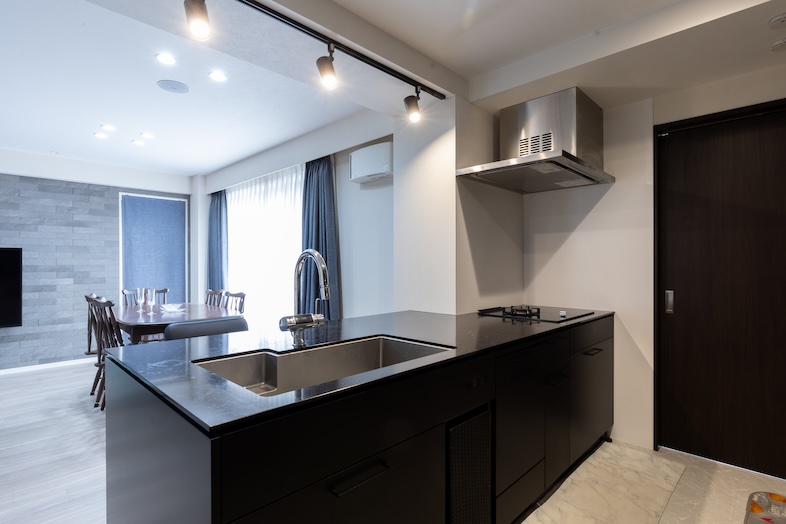 スタジオINAMURA248｜広い作業台のあるアイランドキッチンは、ダイニングと合わせて撮影が可能です