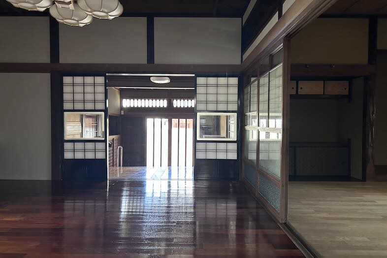 【１階和室】広々とした和室全景