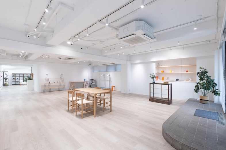 GOBLIN.北参道 -ROADSIDE-｜アパレル・雑貨などの商品撮影に！シンプルな空間で撮影できるアートギャラリー風の『撮影スタジオ』