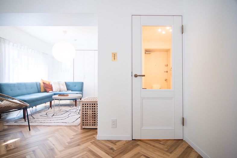 STUDIO DROP｜玄関に通ずるドア