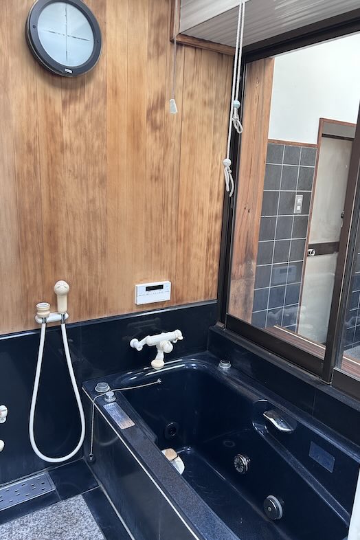 出汁　北千住古民家｜【1階】レトロシックなバスルーム