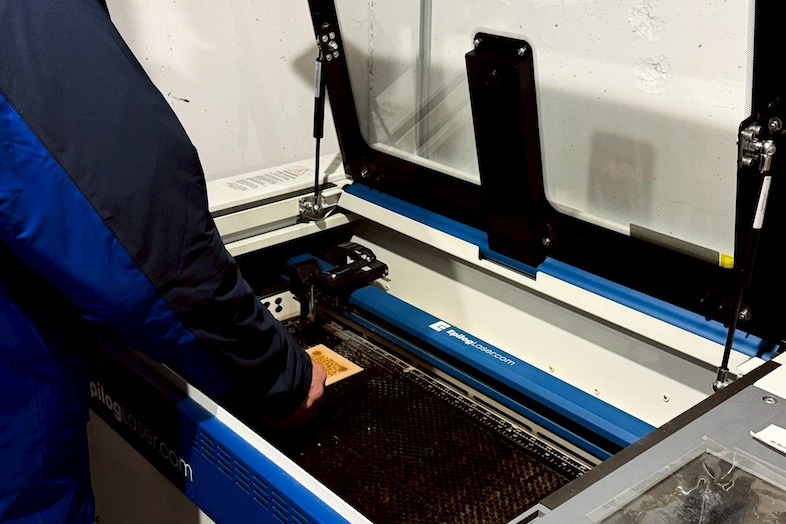 S.H.P. OTOWA FAB STUDIO｜【fabスペース】レーザーマシンの使用イメージ