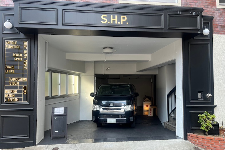 S.H.P. OTOWA FAB STUDIO｜エントランスは車を駐車しての撮影に最適です
