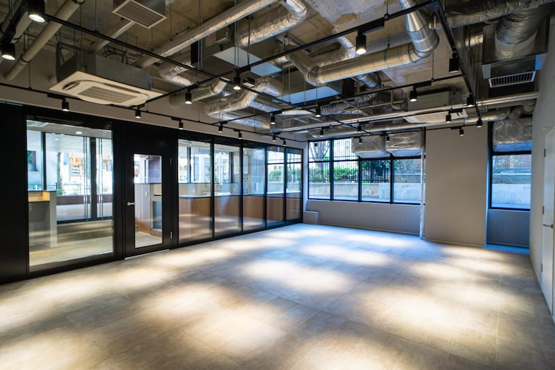 OPEN NAKAMEGURO｜スライディングウォールを設置・什器を無くした状態