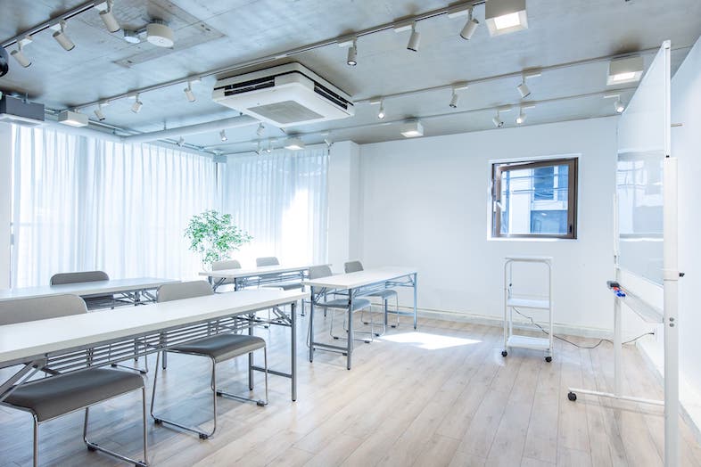 GOBLIN.表参道GALLERY店｜【2F】机や椅子などを設置しても十分な広さ＆フレキシブルは配置が可能