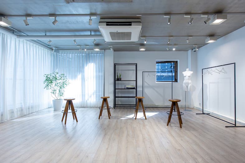 GOBLIN.表参道GALLERY店｜【2F】モデルの全身撮影からプロダクトのイメージカット、配信、収録まで柔軟に対応