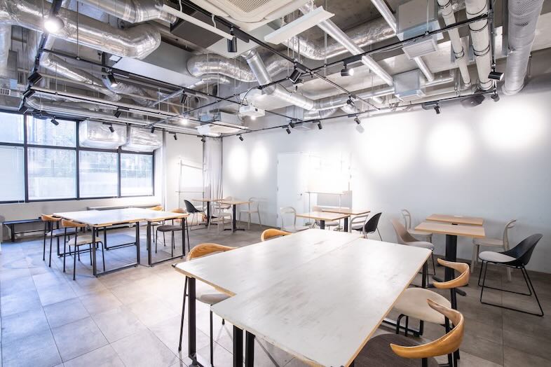 OPEN NAKAMEGURO｜レイアウト変更がしやすい広々とした会場は、展示会や企業イベントなど多目的に使える