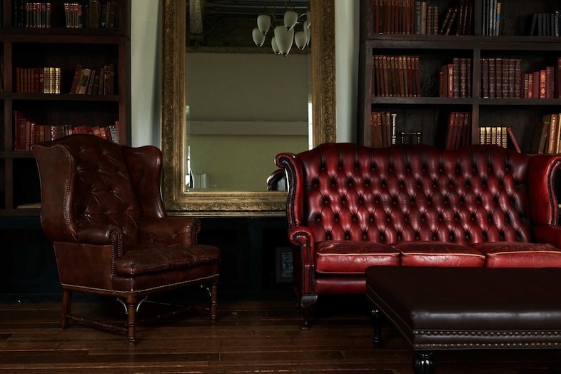 EASE 目黒 -GROUND LIBRARY-｜渋色がアクセントのラグジュアリー感あふれる空間は、ドレス撮影や宣材写真にもおすすめ