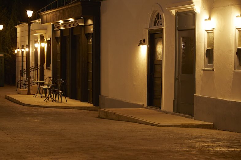 EASE 目黒 -OLD AVENUE-｜あたたかな灯りが灯る夜景は、海外の街歩きシーンやシネマティックなムービー撮影に最適