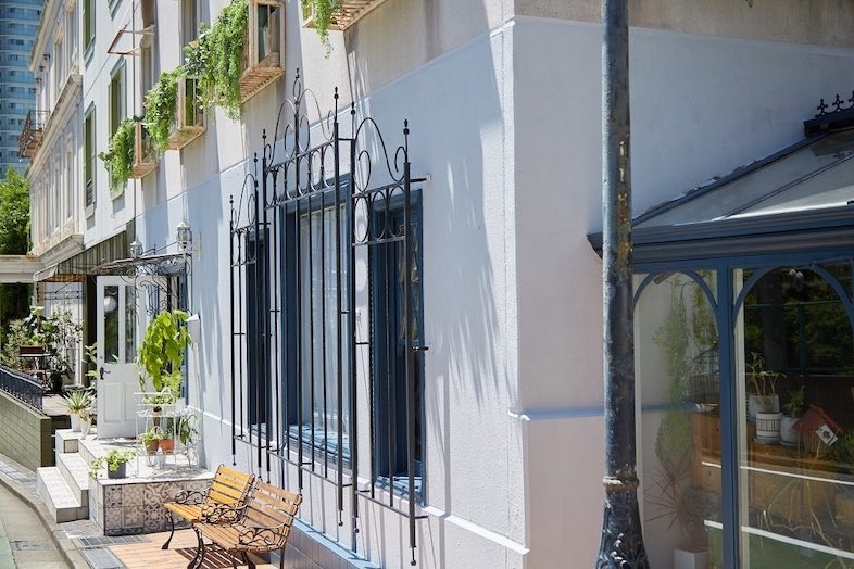 EASE 目黒 -GROUND LIBRARY-｜欧風の街並み風のデザインがロケーション撮影に最適