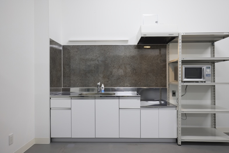 海岸通りスタジオ｜機能性と清潔感を両立したキッチンスペースは料理撮影や食品PRにもおすすめ