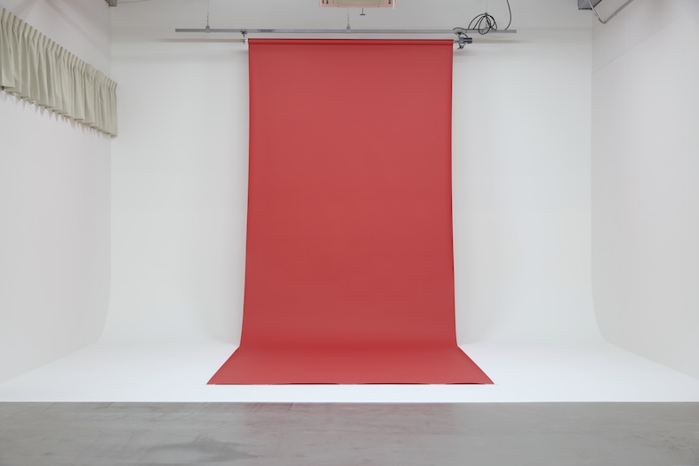 海岸通りスタジオ｜ポートレート・物撮りに重宝するカラーバック紙での撮影にも対応