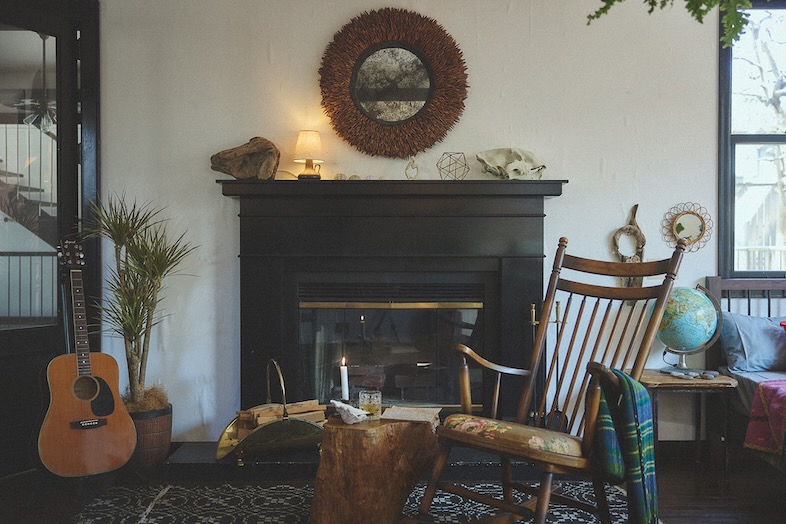 studio PHOME｜【1F】マントルピース（暖炉）を中心に据えた構図｜ドラマ・映画・ラグジュアリーブランドに