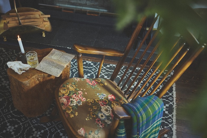 studio PHOME｜【1F】自然光がフローリングと家具を照らすドラマティックなカットも撮れる