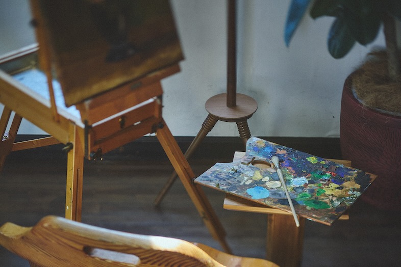 studio PHOME｜【1F】ヴィンテージな雰囲気を背景に｜ファッションやアクセサリーブランドのルックブック撮影に