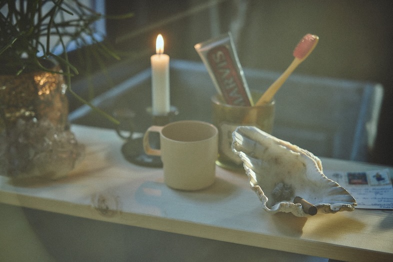studio PHOME｜【1F】キャンドルとマグカップのクローズアップ｜ライフスタイル撮影に