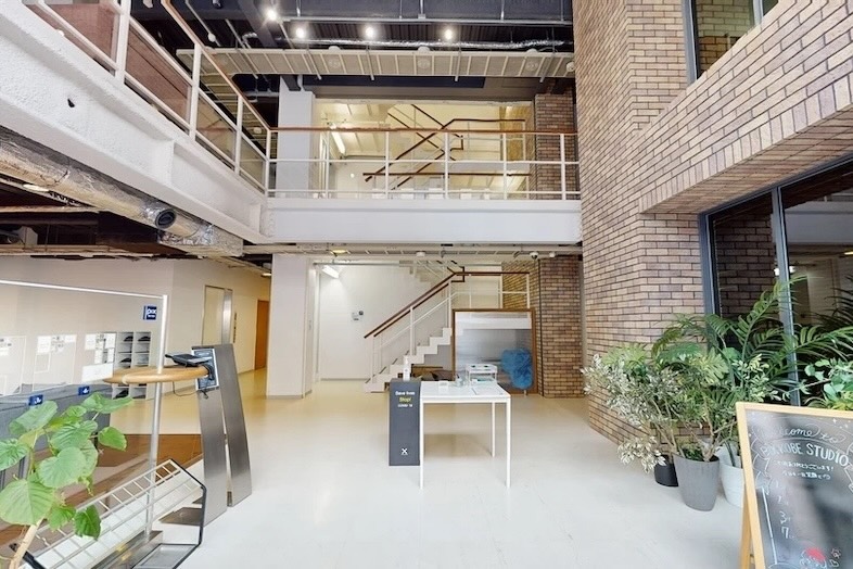 PIX神戸スタジオ｜【エントランス】デザイン性の高い開放的なエントランス