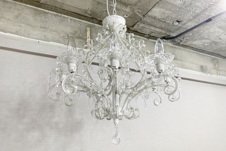 リンゴバケーション神保町店｜シャンデリア