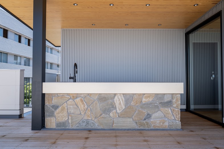 The PIER｜【3F ウッドデッキ】キッチンスペース