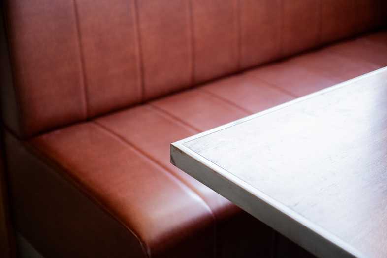 The PIER｜【1F ラウンジ】商品撮影にも最適なテーブル